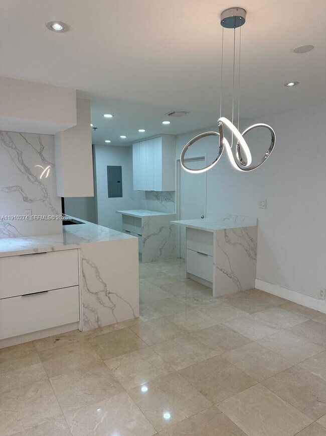 Building Photo - 251 Crandon Blvd