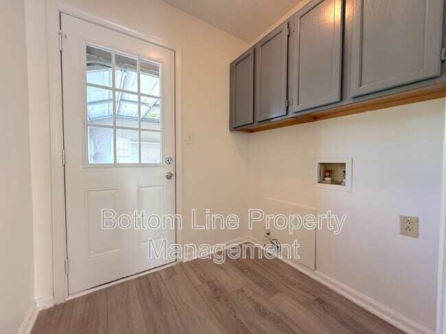 Building Photo - 4013 Inglehurst Dr