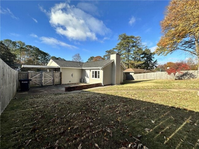 Building Photo - 503 Concord Woods Dr SE