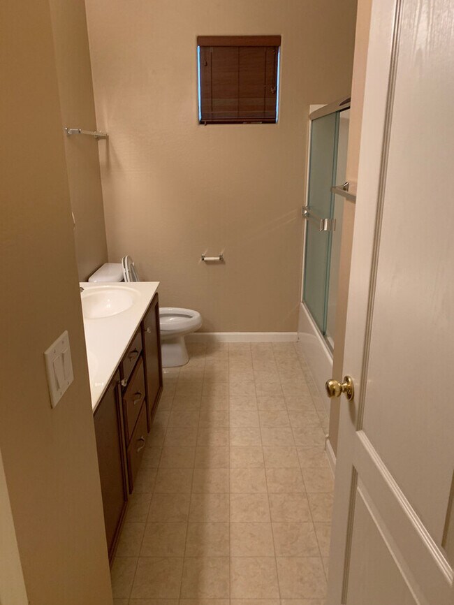 Building Photo - Very Nice 3 bedroom 2 bath home with a guest house