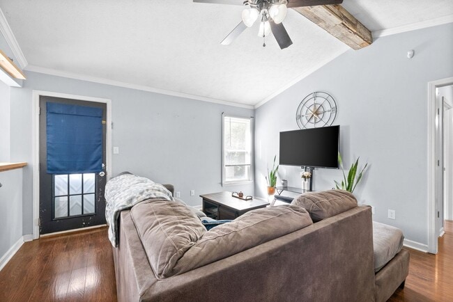 Building Photo - Move-In Ready - Pet Friendly!