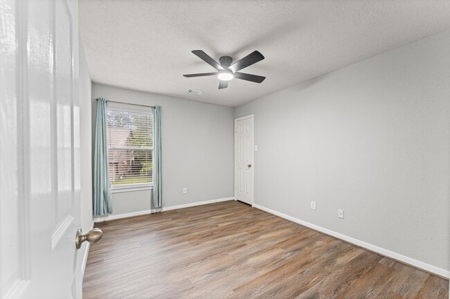 Building Photo - 135 S Spinning Wheel Cir