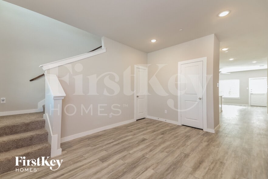 Building Photo - 322 Nima Ln