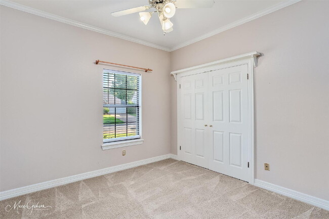 Building Photo - 462 Mayfair Ct
