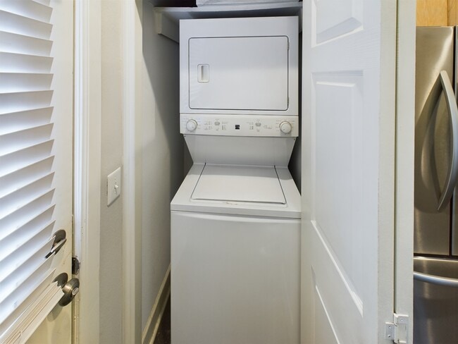 Building Photo - 1602 Elgin St