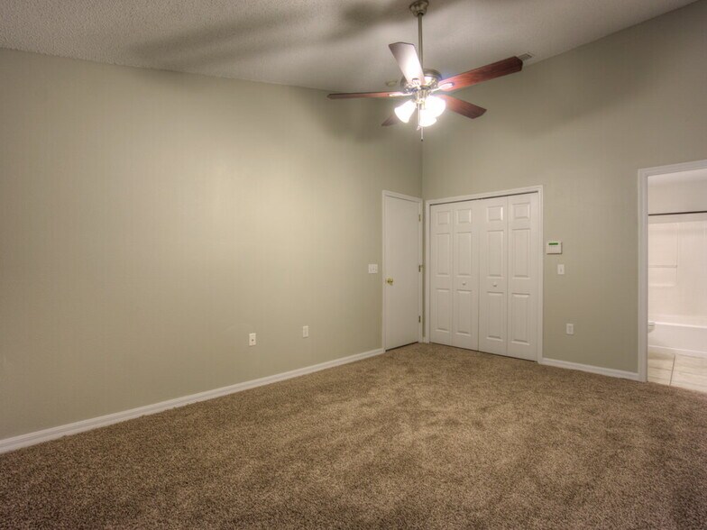 Building Photo - 7651 Harbor Lake Dr