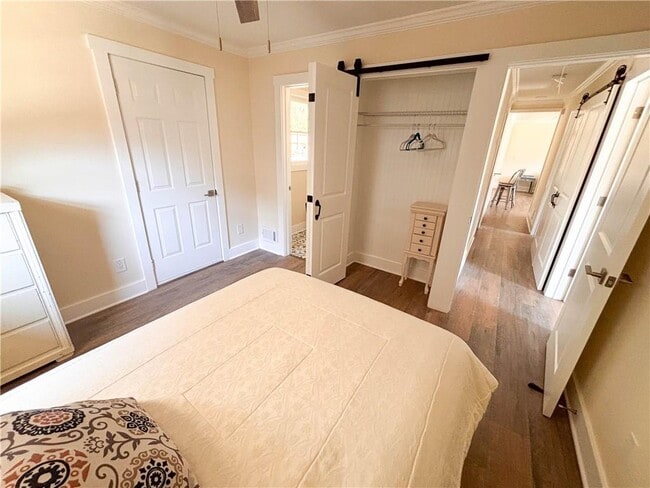 Building Photo - 1912 Canmont Dr NE