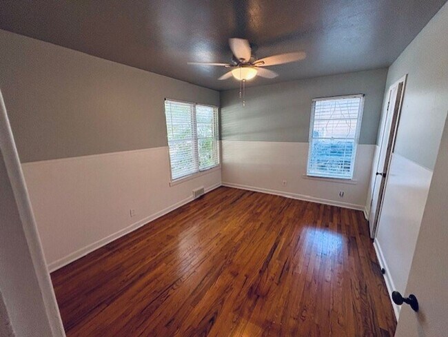 Building Photo - Quaint 3 bedroom in the Wilshire Addition ...