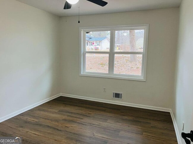 Building Photo - 502 Bavarian Dr