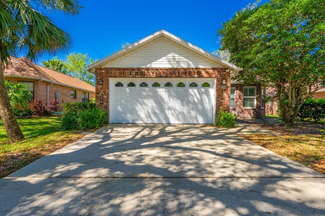 Building Photo - Renovated Brick Home in Gated Community