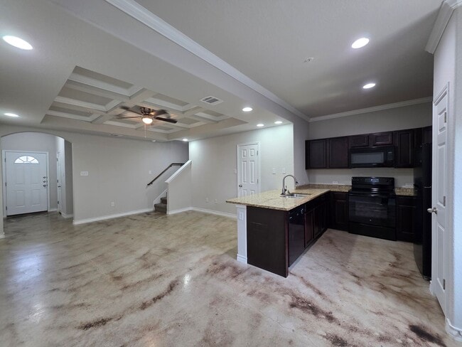 Building Photo - Town home for rent