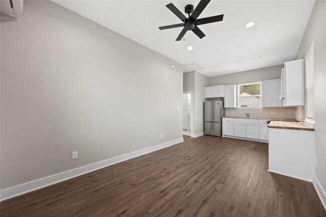 Building Photo - 4384 Fiesta Ln