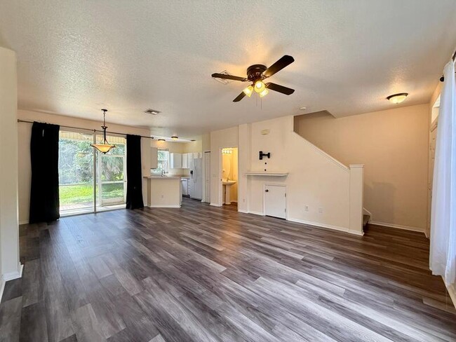 Building Photo - 13706 Forest Lake Dr