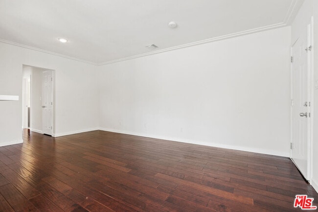 Building Photo - 1335 S Roxbury Dr