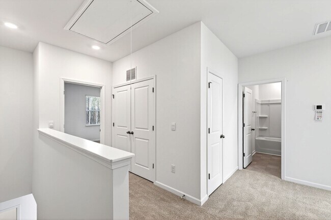Building Photo - Horton Park Gem: Spacious 4-Bed, 3.5-Bath Townhome