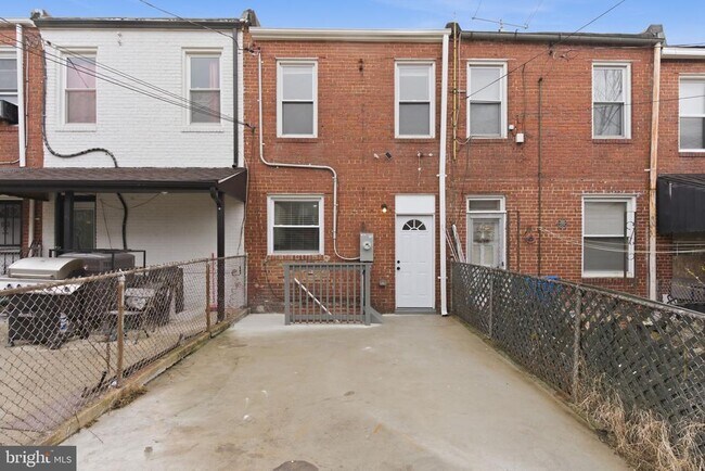 Building Photo - 2710 Mura St