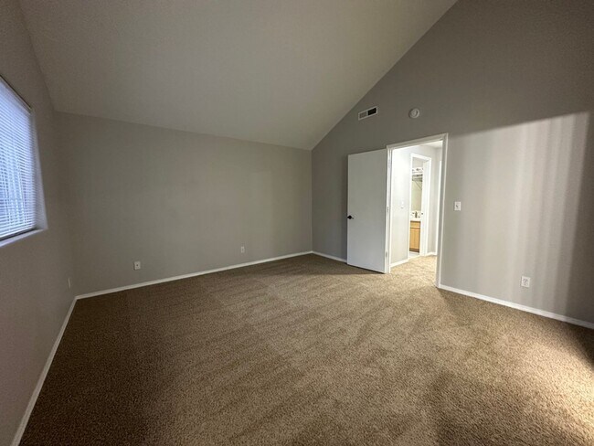 Building Photo - 9505 SW 47th Ave