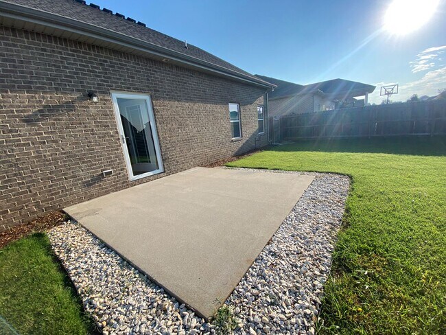 Building Photo - Amazing Murfreesboro Location / Fenced in Yard / Back Patio / Tons of Storage / Upstairs Bonus Ro...