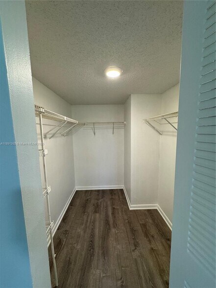 Building Photo - 9977 Nob Hill Ln