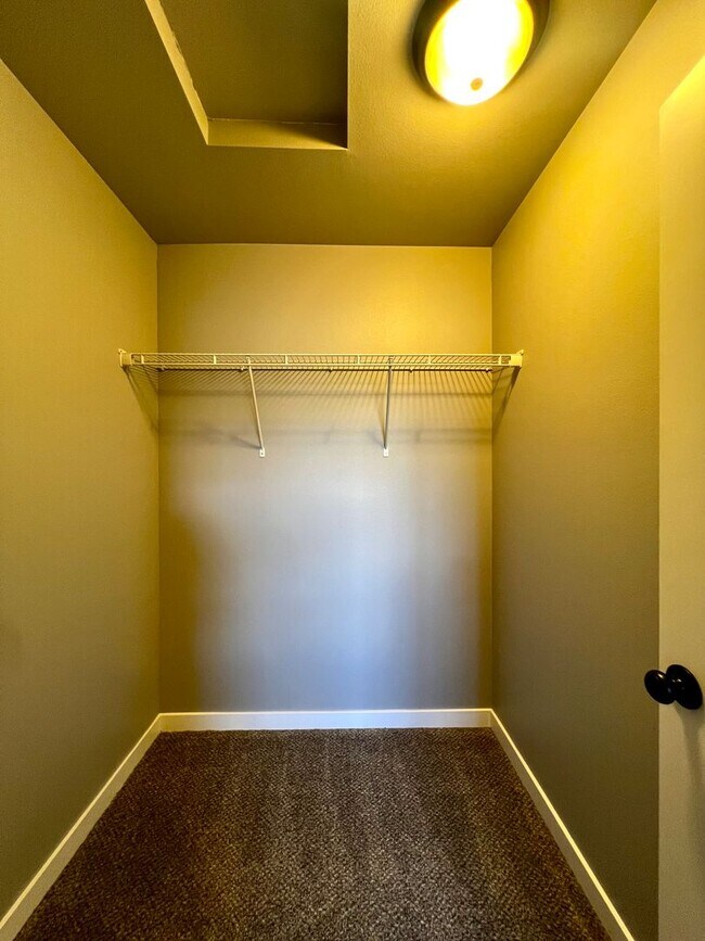 Building Photo - 7433 Saddlebrook Lp