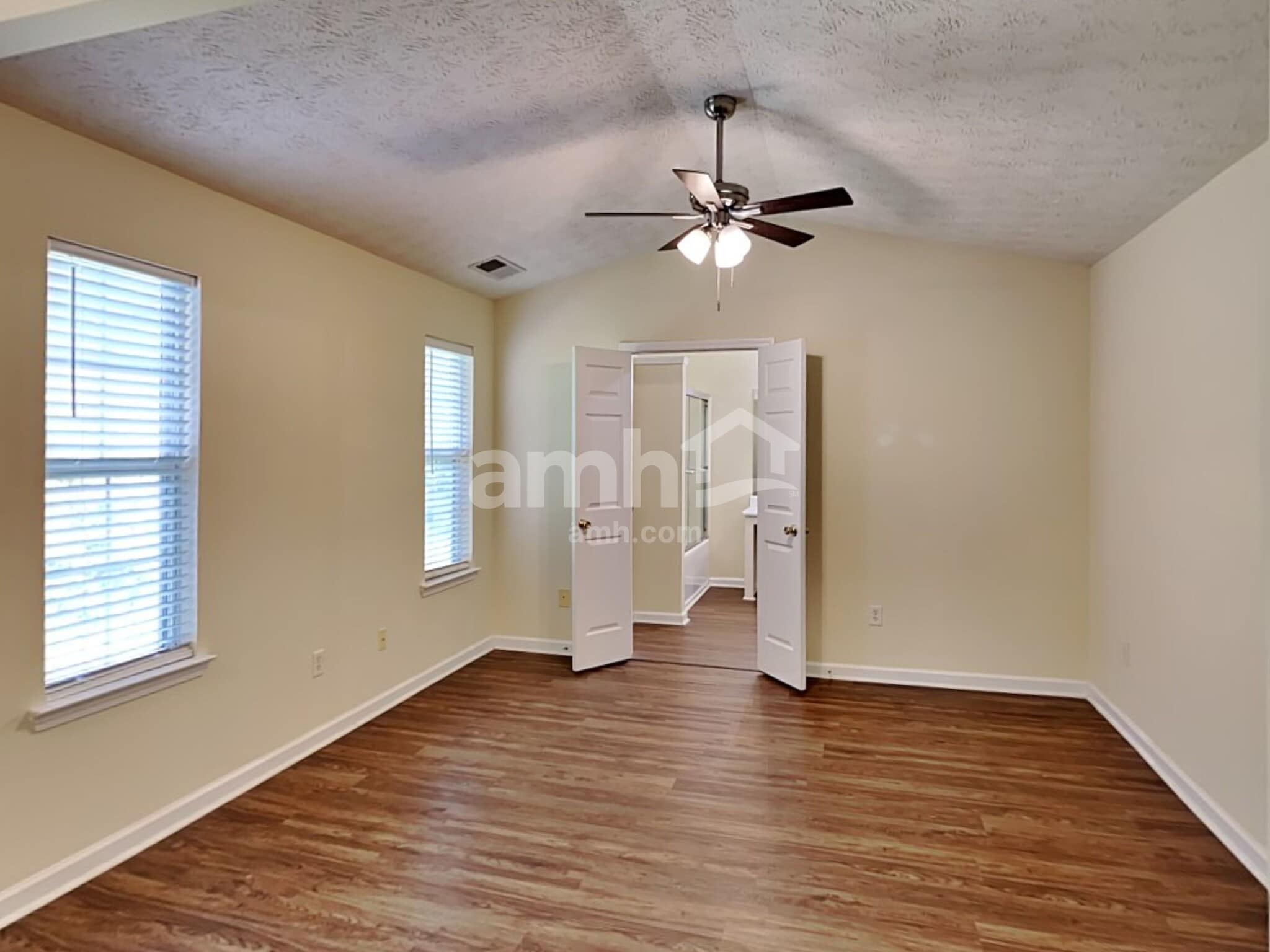 Building Photo - 891 Edgewood Ln