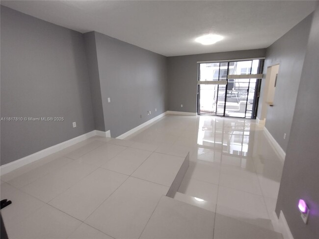 Primary Photo - 6061 Collins Ave