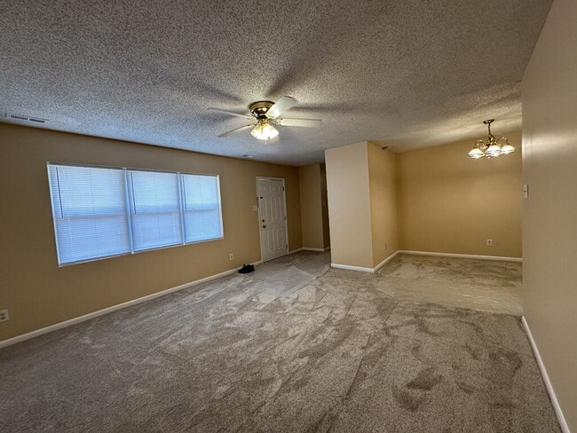 Building Photo - 502 Thyme Ct