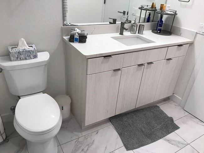 Building Photo - $0 DEPOSIT OPTION. GORGEOUS STUDIO IN 1616 SOUTH AT PLATT PARK