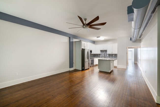 Building Photo - 1 bedroom, 1 bath updated condo in downtow...