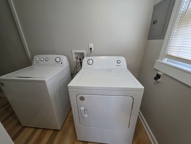 Building Photo - Cozy & Updated Duplex – Close to UMKC, Rockhurst & More