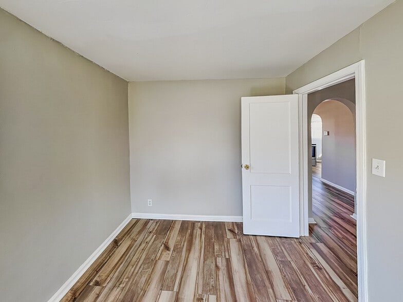 Building Photo - 2607 N Layman Ave