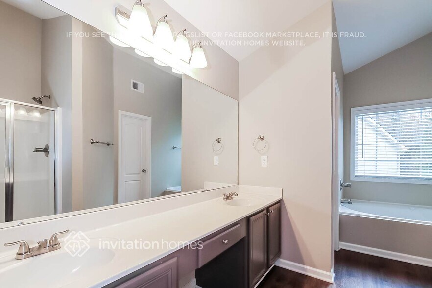 Building Photo - 5135 Blue Ash Ct