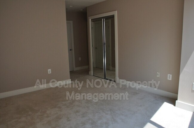 Building Photo - 1200 N Hartford St