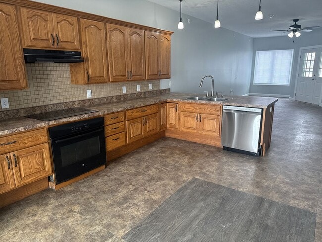 Building Photo - 620 Garvey Ln