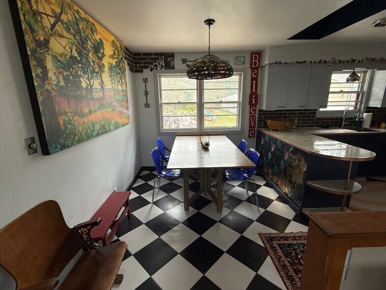 Building Photo - 32275 Center St