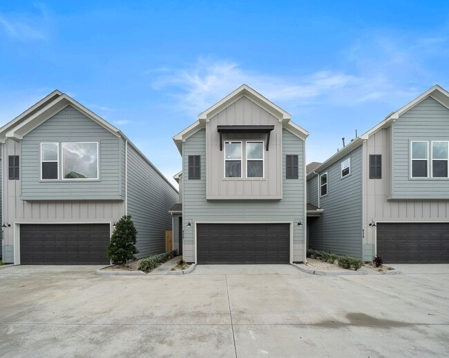 Building Photo - 8134 Esther Acres Ln