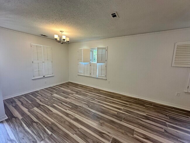 Building Photo - 308 Island Dr