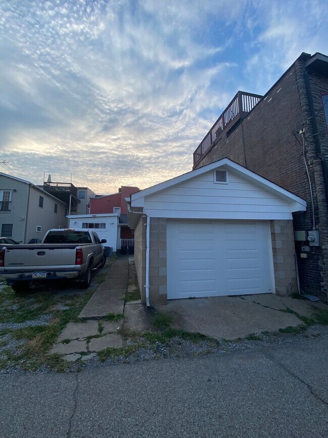 Building Photo - NEWLY RENOVATED 2 BEDROOM WITH GARAGE IN THE HEART OF SOUTHSIDE!