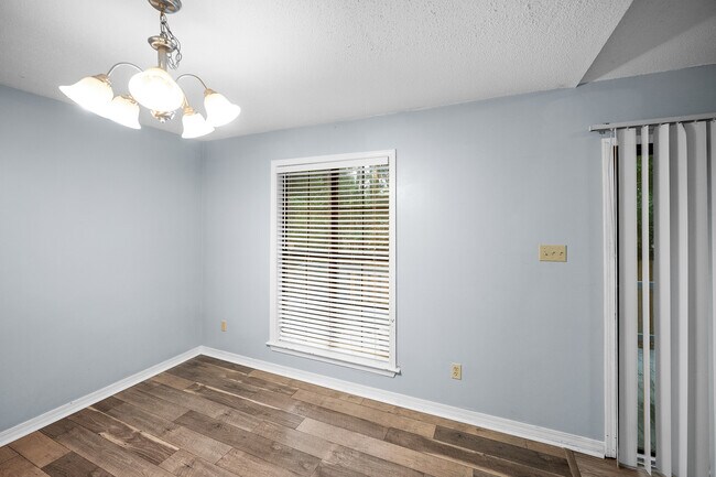 Building Photo - 115 Donna Cir