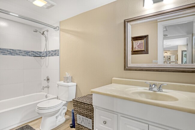 Building Photo - 923 Springdale Cir