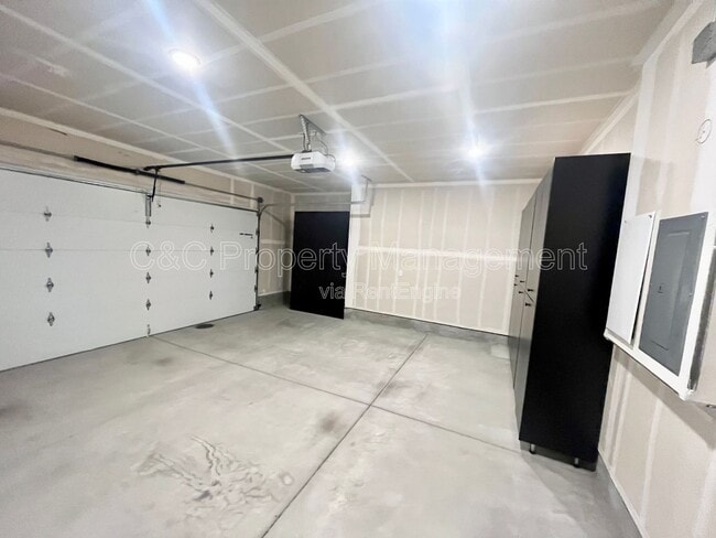 Building Photo - 2607 3rd Ave