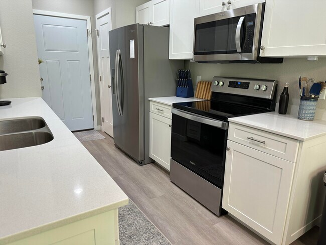 New appliances - 4302 Spruce Creek Dr