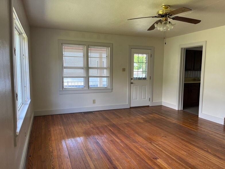 Building Photo - 916 High St