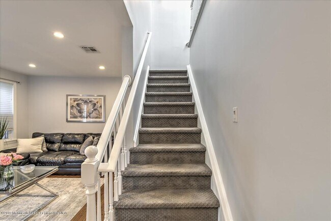 Building Photo - 24 Mt Dr