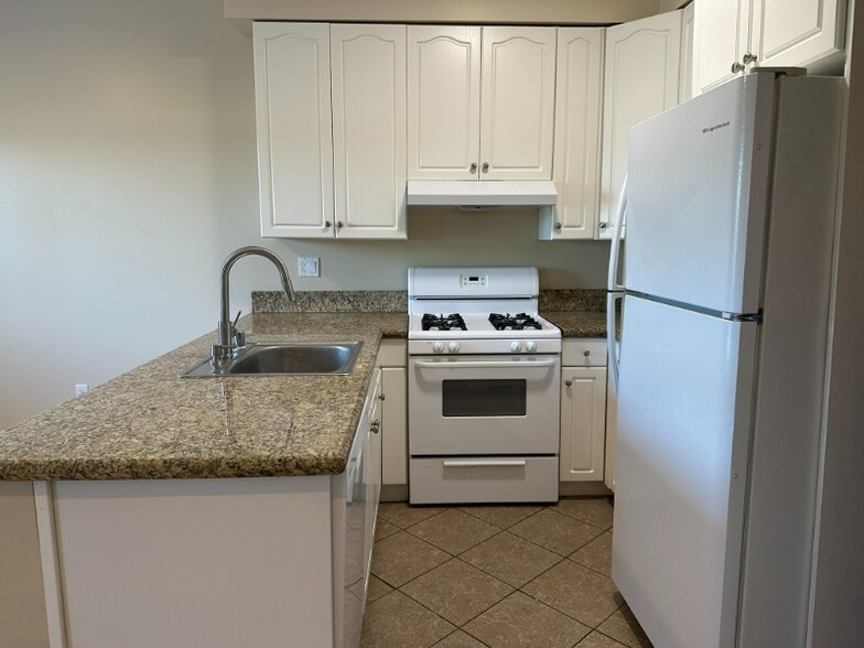 Building Photo - 22651 Del Valle St
