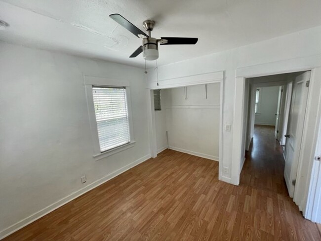 Building Photo - 2-BR Upstairs Unit with Garage in Heart of...