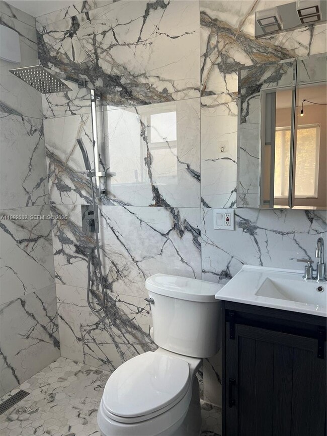 Building Photo - 225 SE 16th Ave