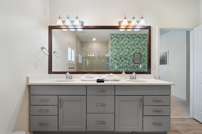 Building Photo - 6635 Carlinga Dr