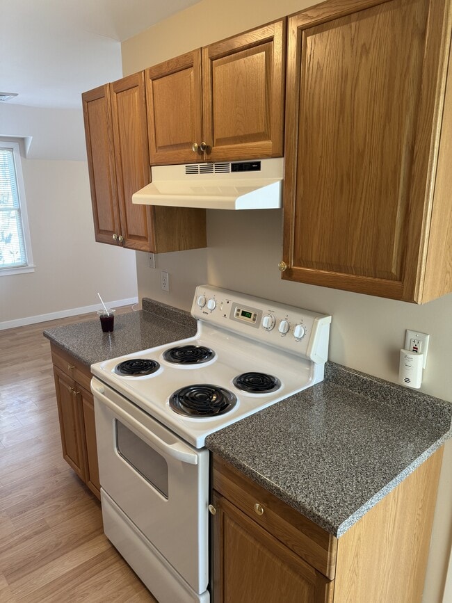 Building Photo - 20 W Franklin Ave