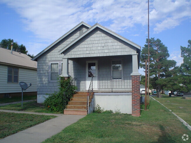 Ole Grandie On Main- street view.